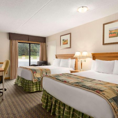 Travelodge By Wyndham Owen Sound On Exterior photo