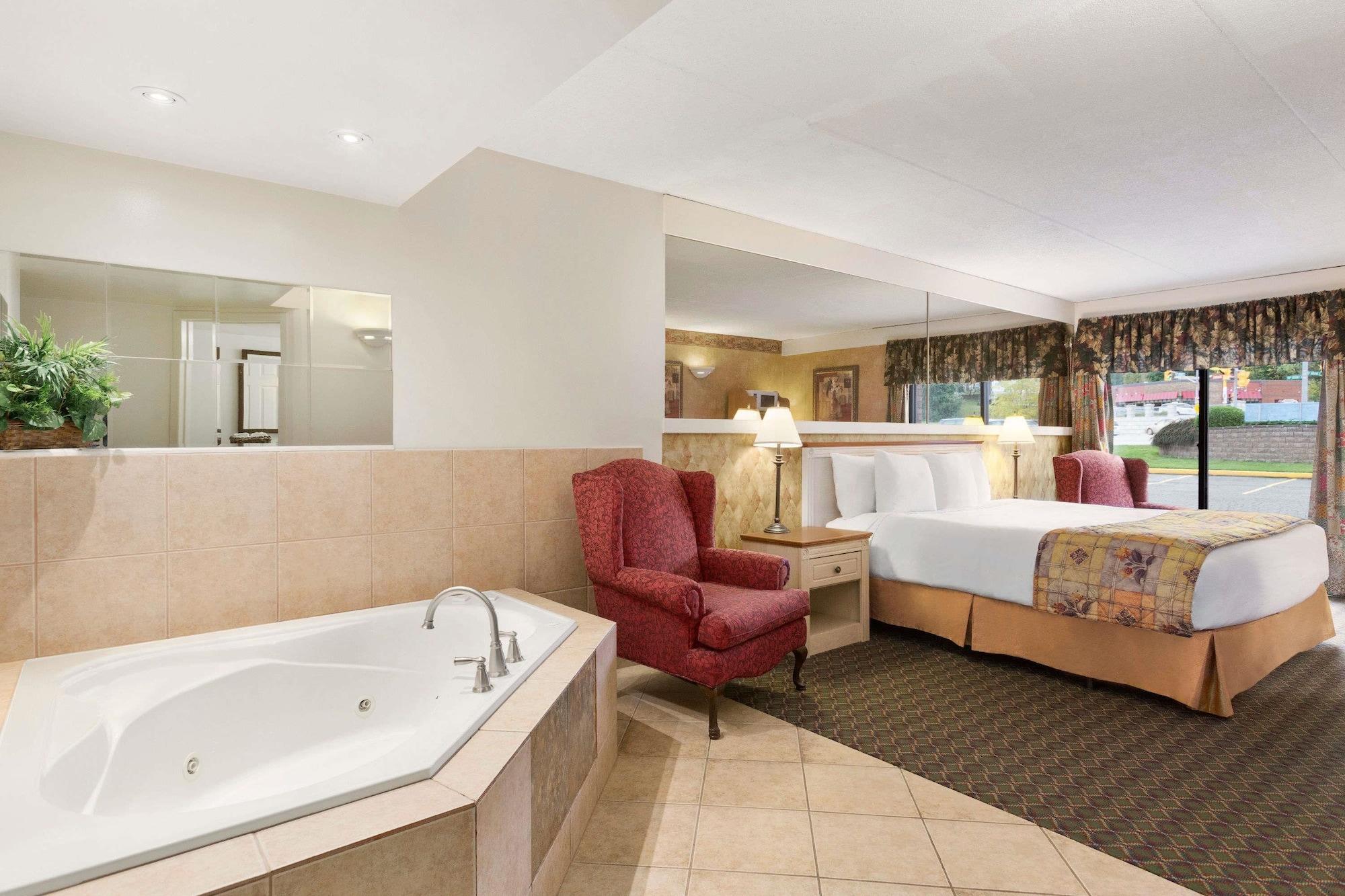Travelodge By Wyndham Owen Sound On Exterior photo