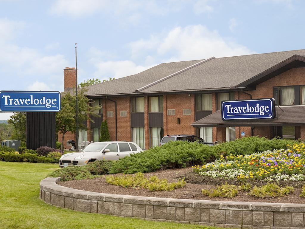 Travelodge By Wyndham Owen Sound On Exterior photo