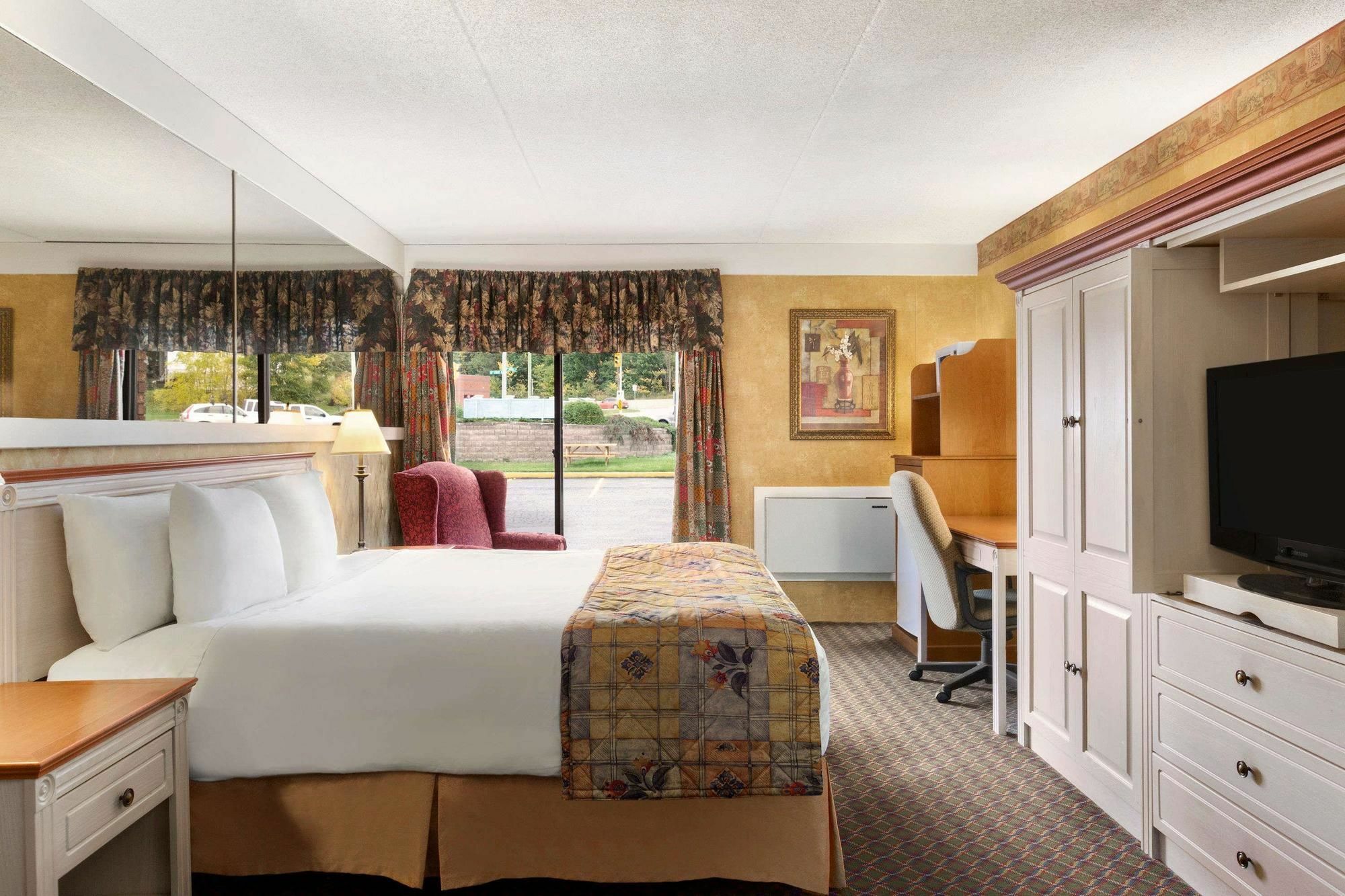 Travelodge By Wyndham Owen Sound On Exterior photo