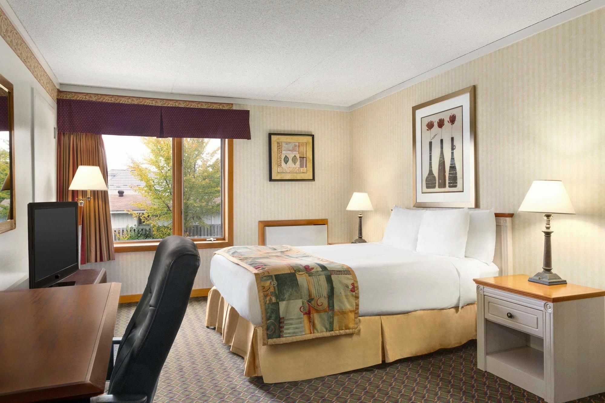Travelodge By Wyndham Owen Sound On Exterior photo